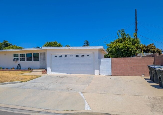 Building Photo - Cozy 3 Bedroom in Artesia!