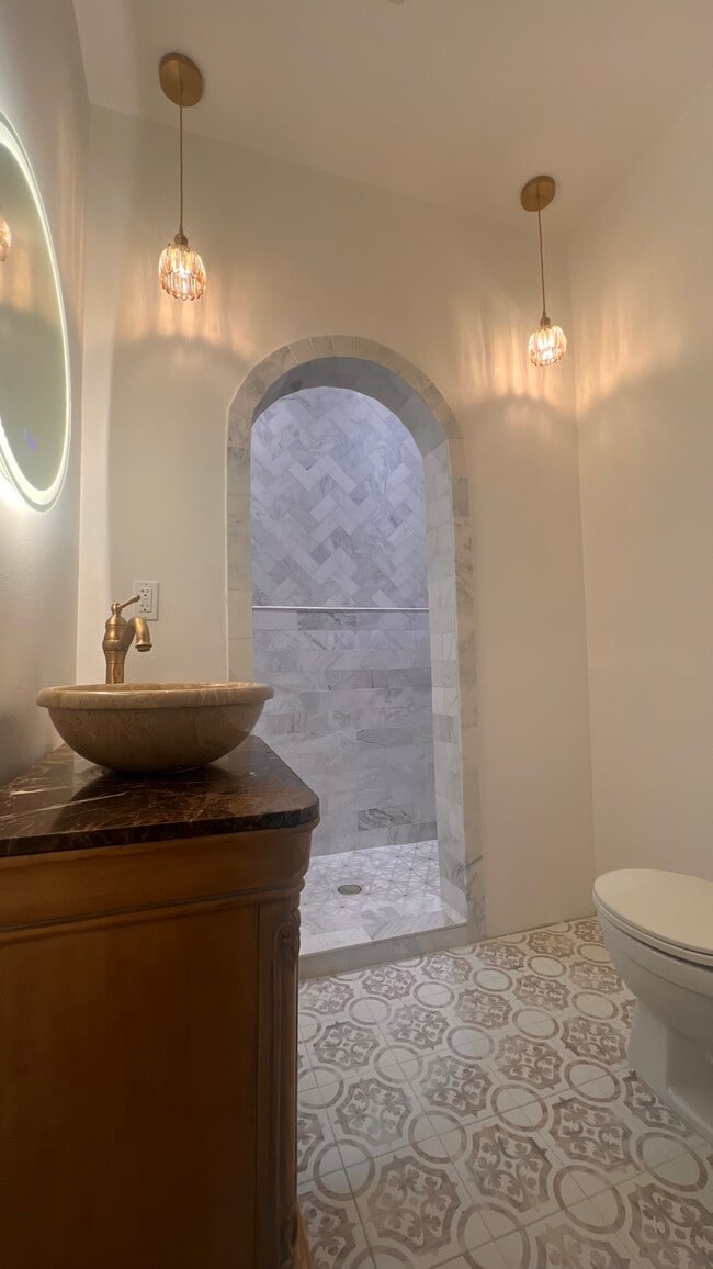 Building Photo - 6904 S Fitzgerald St