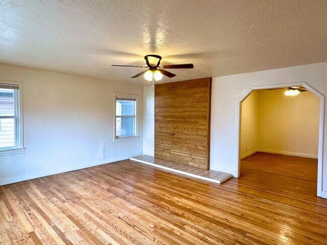 Foto del edificio - Charming 3/1 for Summer 2025 PreLease!