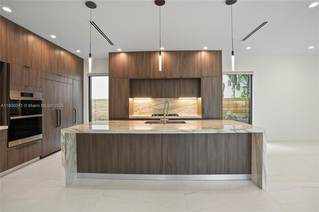 Foto del edificio - 739 NE 17th Way