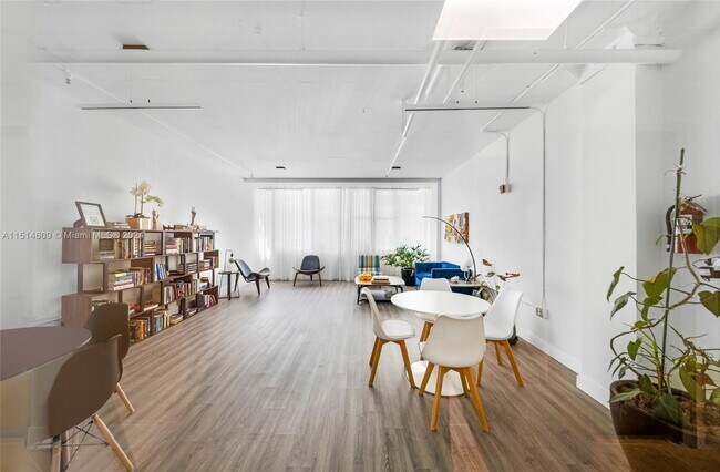 Building Photo - 7545 E Treasure Dr