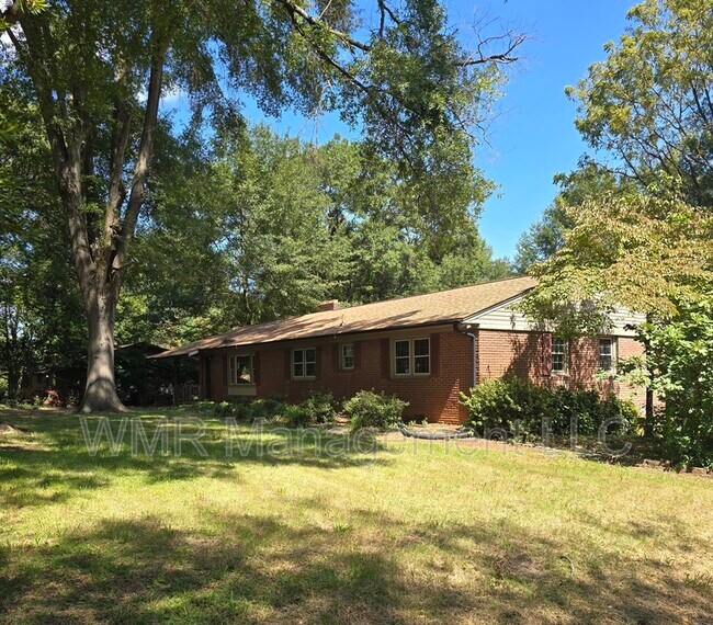 Foto del edificio - 420 Downey Pl
