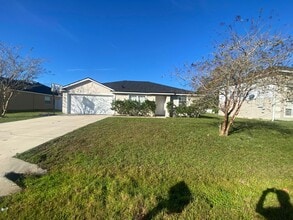 Building Photo - 18 Roxbury Ln