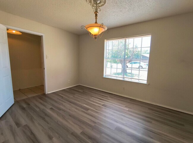 Building Photo - MUST SEE!!!!! Newly rehabbed 3 bedroom 2 b...
