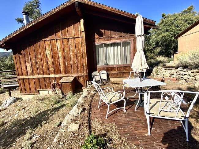 Building Photo - 2105 Woodland Dr