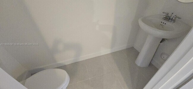 Foto del edificio - 102 NW 11th Ct
