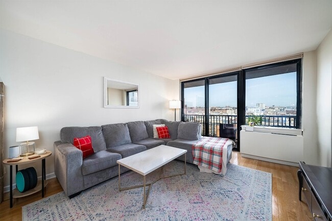 Building Photo - 700 Grove St