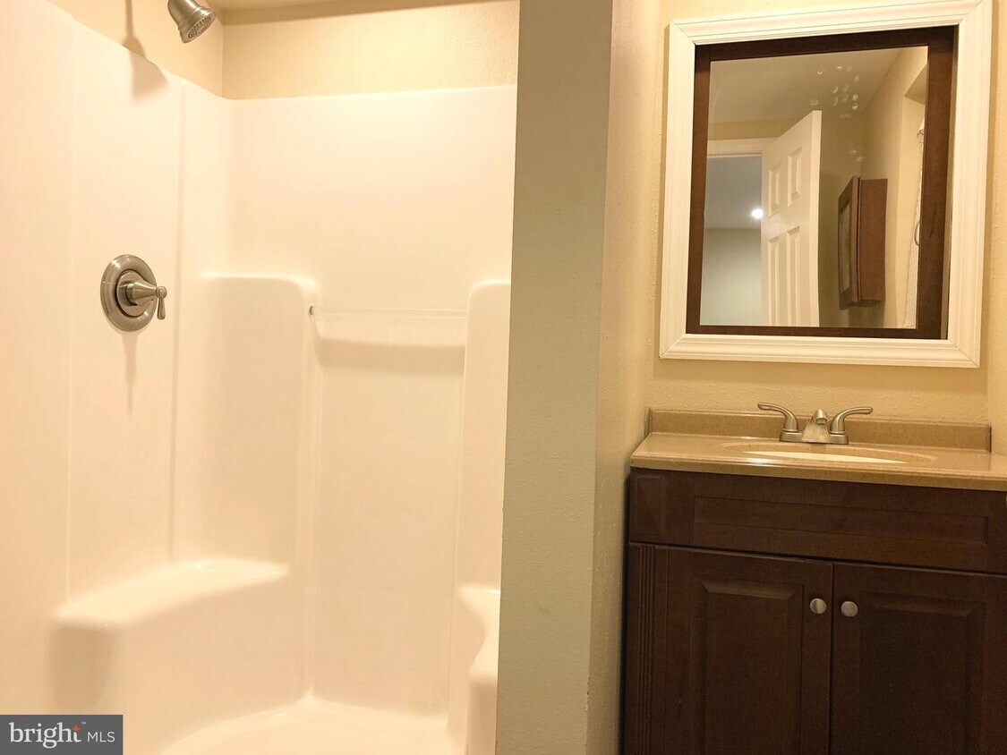 Foto principal - 15 Coatsbridge Ct