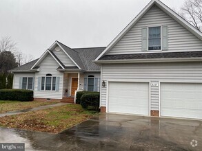 Building Photo - 8237 Hickory Dr