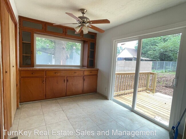 Building Photo - 3 br, 1 bath House - 1722 W Sunshine
