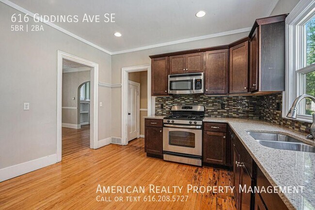 Foto del edificio - 616 Giddings Ave SE