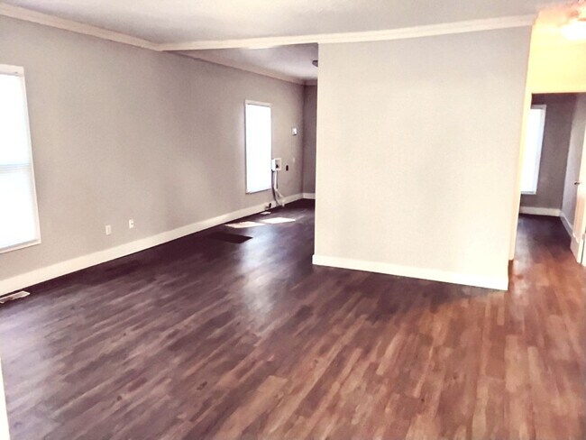 Building Photo - Charming 3-Bedroom Home Near the Park – Pe...