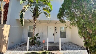 Building Photo - 918 SW 74th Ave