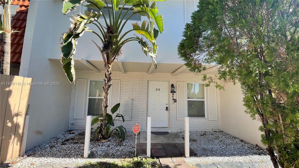 Primary Photo - 918 SW 74th Ave