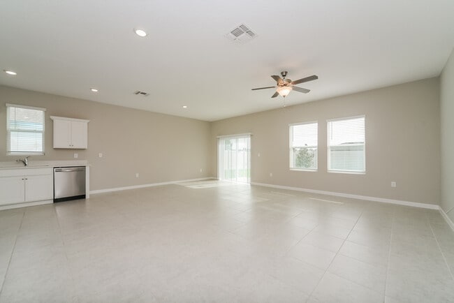 Foto del edificio - 353 Kenilworth Dr