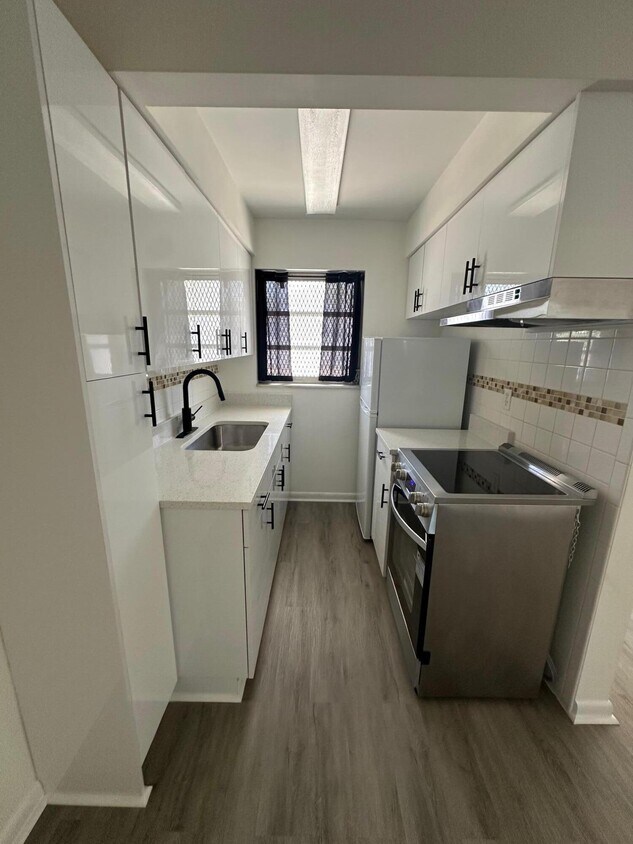 Foto principal - 932 S B St