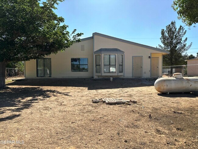 Building Photo - 130 Ennis St