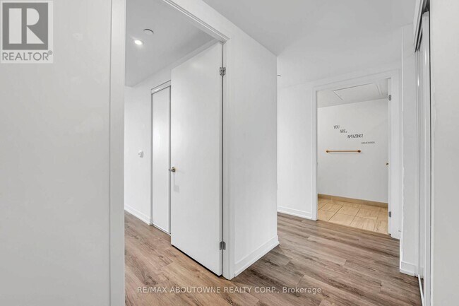 Building Photo - 138 Downes St