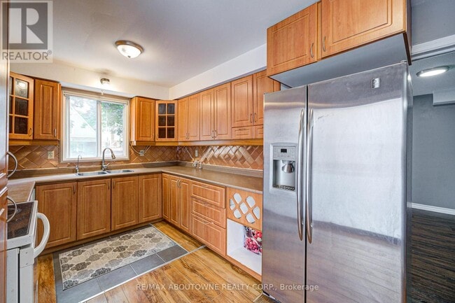 Building Photo - 4230-4230 Sunflower Dr