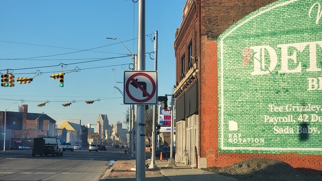 Building Photo - 3325-3325 Gratiot Ave