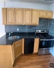 Building Photo - 479 Warren St