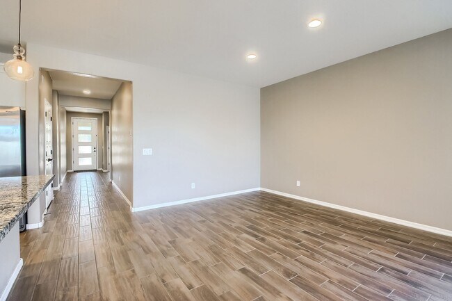 Building Photo - 4 Bedroom-  single family Mountain view ho...
