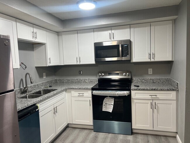 Foto del edificio - 4644 Burkhardt Ave