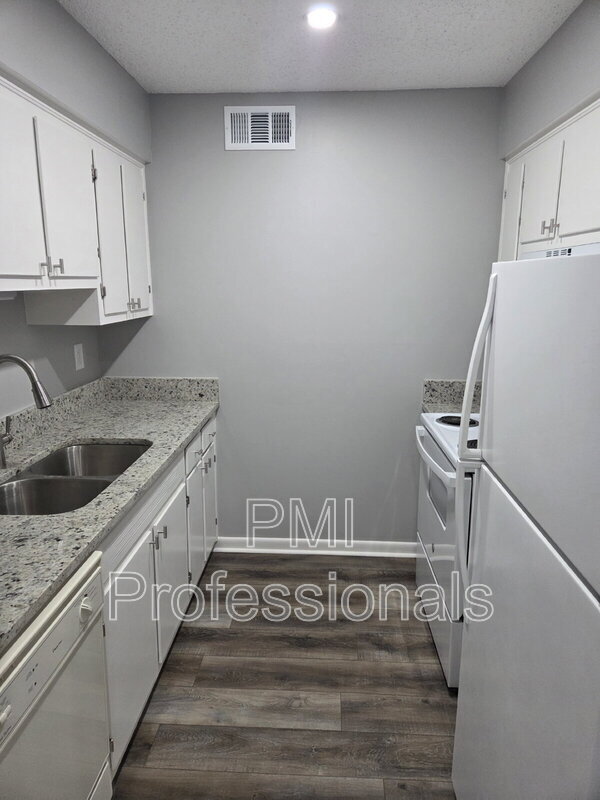 Foto del edificio - 2929 Selena Dr