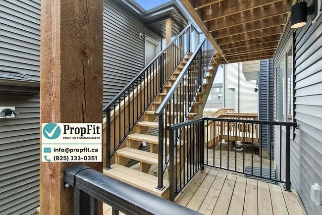 Building Photo - 7324 Klapstein Cres SW
