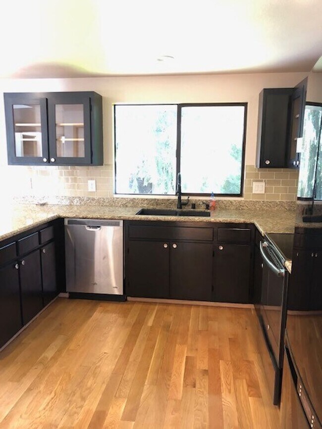 Building Photo - Beautiful 3 Bedroom 2 Bath Home in Mukilteo!