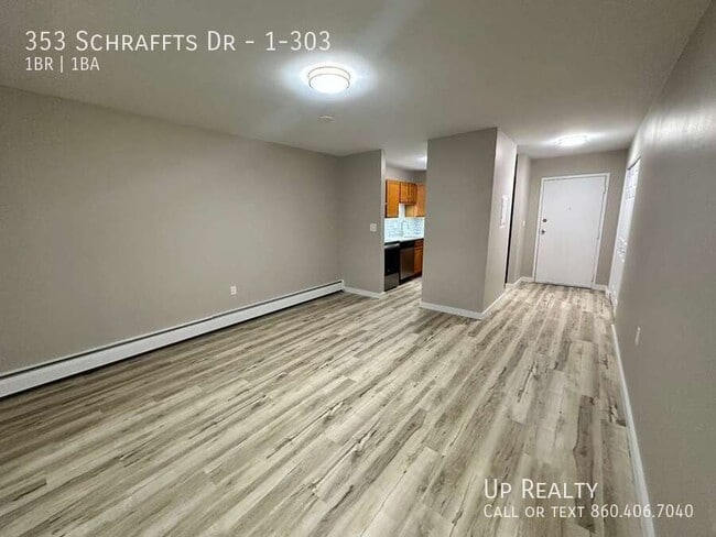 Foto del edificio - 353 Schraffts Dr