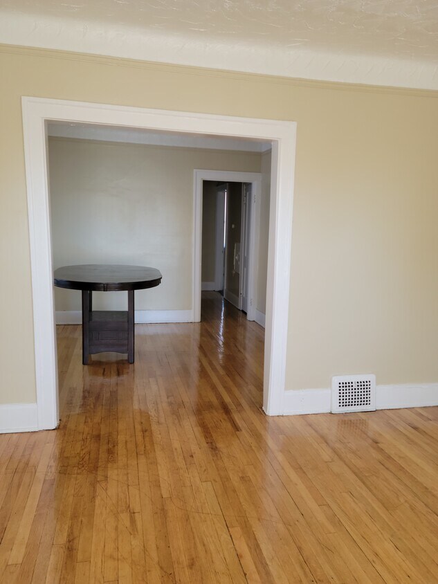 2324 Clements St Unit Upper, Detroit, MI 48238 Apartments in Detroit