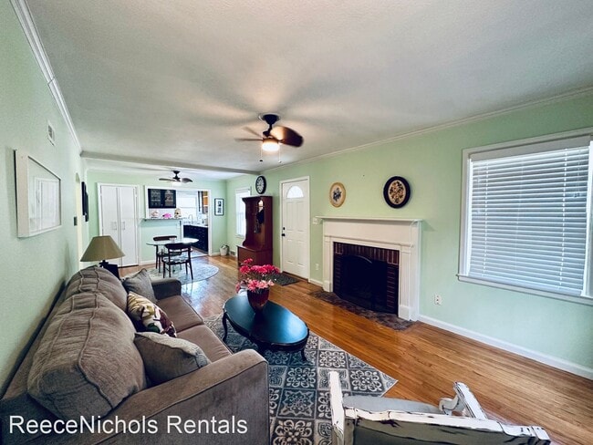 Building Photo - 3 br, 1 bath House - 4921 W 51st St
