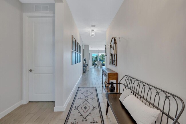 Foto del edificio - 1358 Arrowhead Point Rd