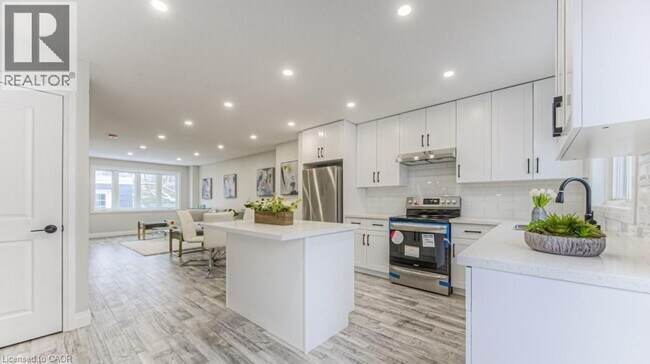 Building Photo - 152 Overlea Dr