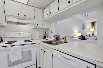 Building Photo - 9480 Poinciana Pl