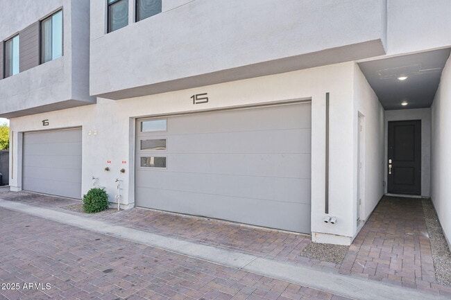 Building Photo - 225 N Pleasant Dr