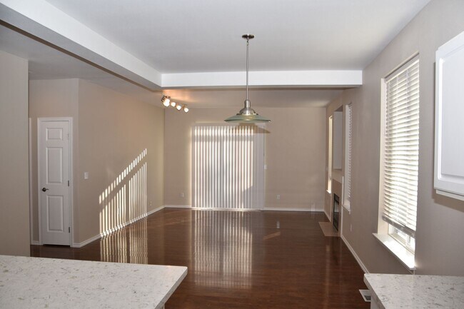 Building Photo - 4 Bedroom 2.5 Bath University Place Home i...