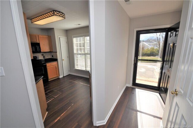 Building Photo - 402 Knightsborough Way