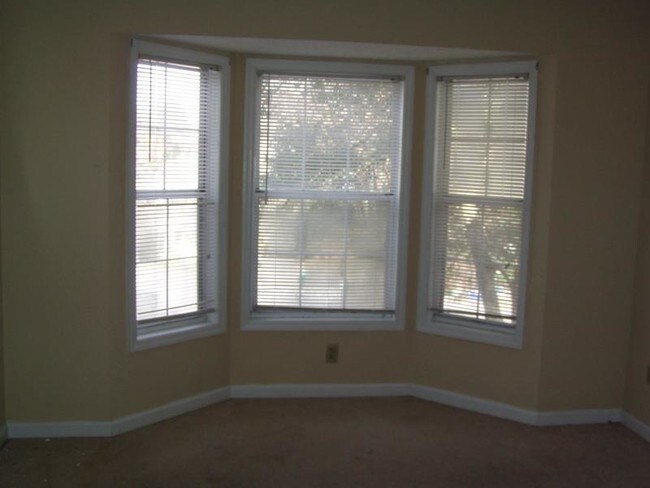 Building Photo - 5066 Laurel Glen Ct SE