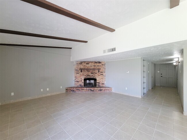 Foto del edificio - 16810 Glamis Ln