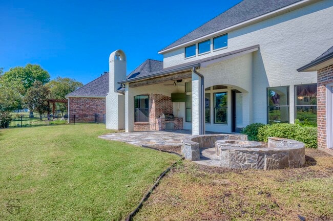 Building Photo - 555 Canterbury Ln