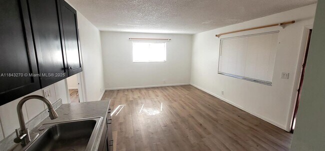 Foto del edificio - 2050 NW 43 Terrace
