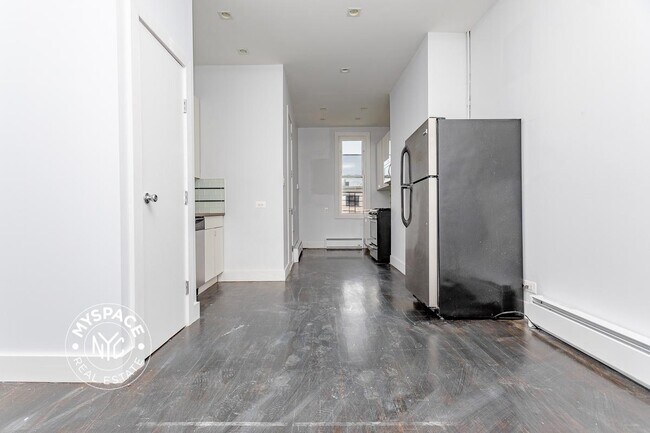 Building Photo - 16-29-29 Summerfield St