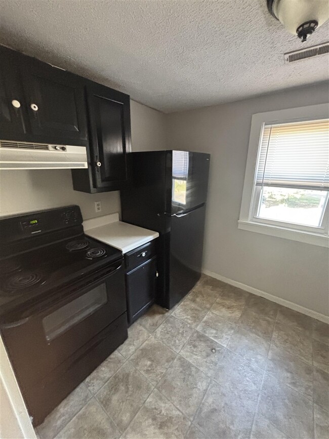 Building Photo - 1456 Park St