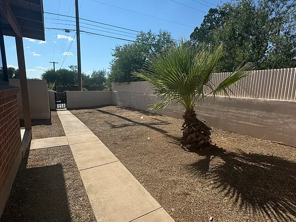 Building Photo - 118 N Campbell Ave