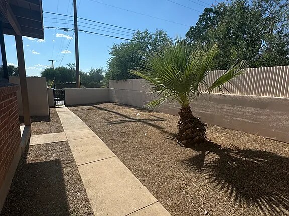 Foto del edificio - 118 N Campbell Ave