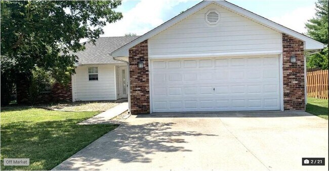 Building Photo - 3808 Churchill Dr