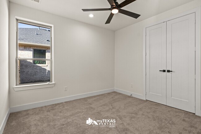 Foto del edificio - 2701 Stone Hedge St
