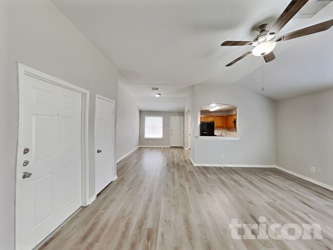 Foto del edificio - 423 Lazy Ln